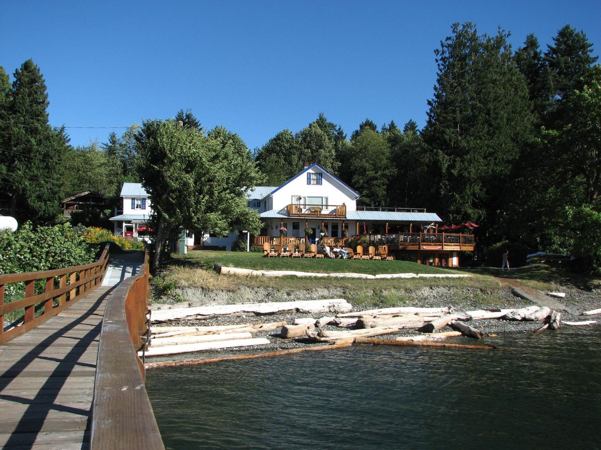 Heriot Bay Inn Экстерьер фото
