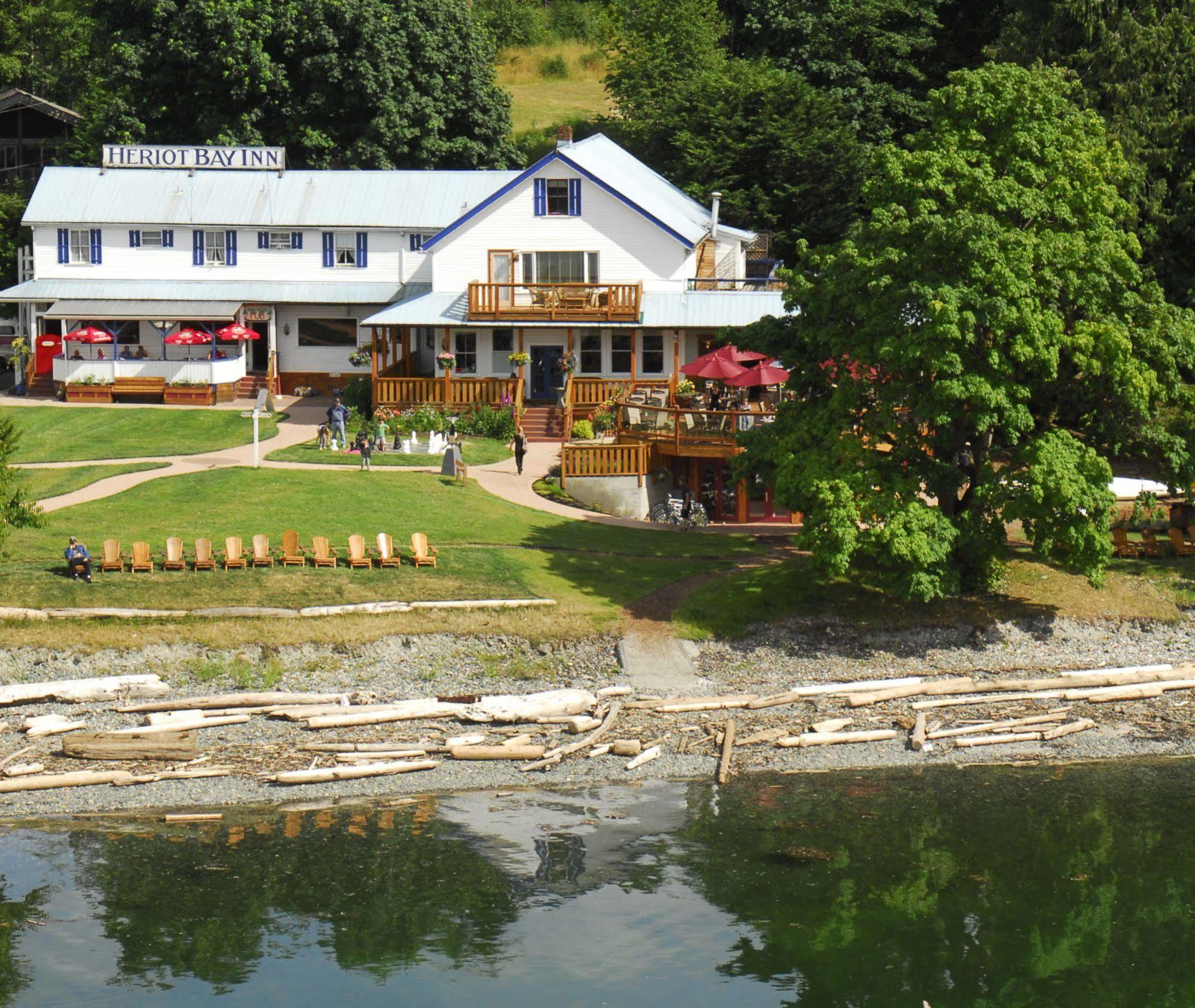 Heriot Bay Inn Экстерьер фото