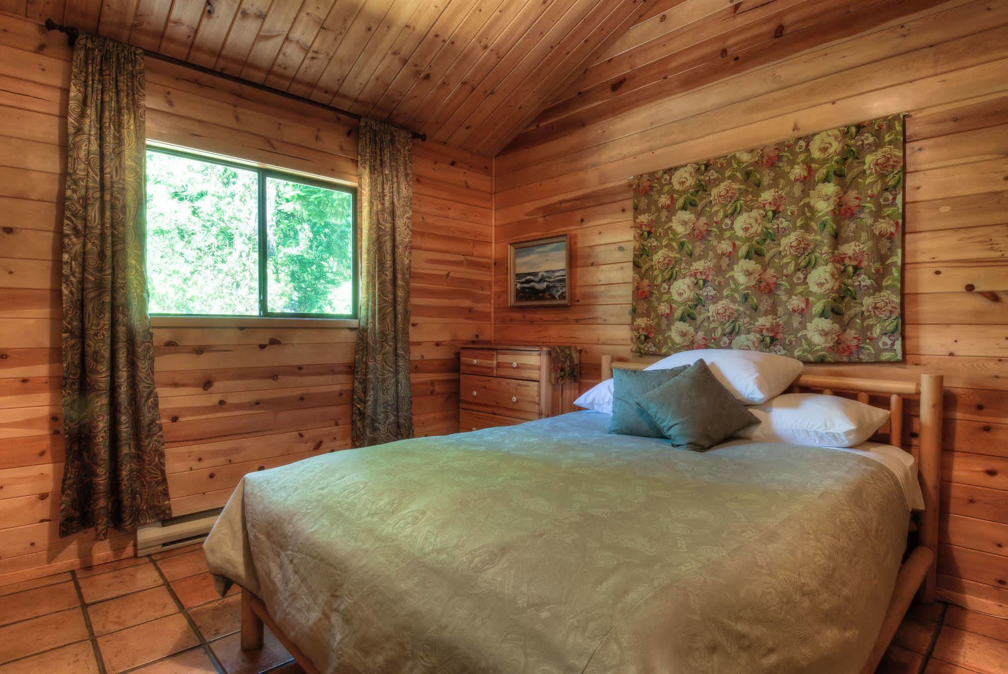 Heriot Bay Inn Экстерьер фото