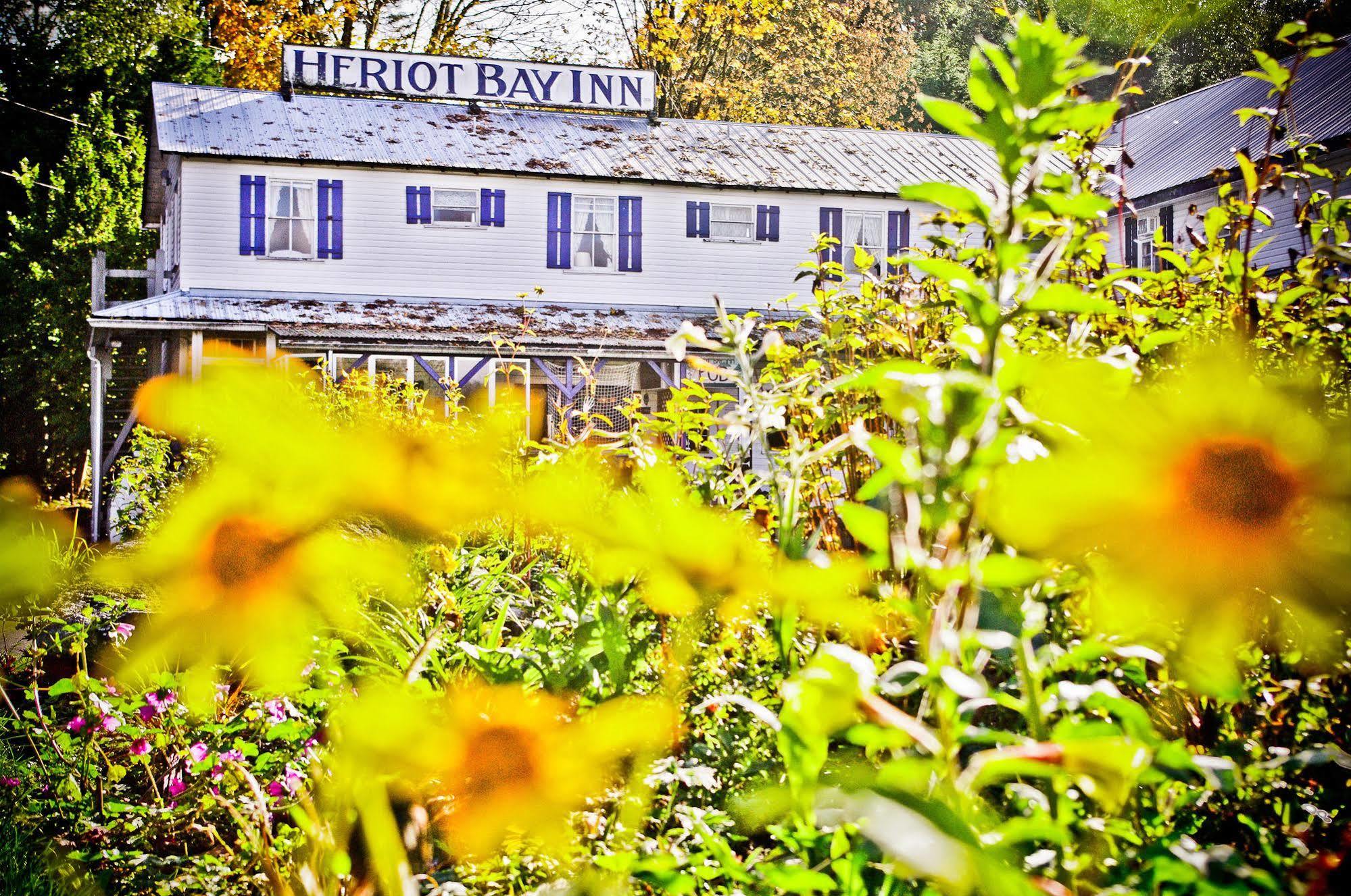 Heriot Bay Inn Экстерьер фото