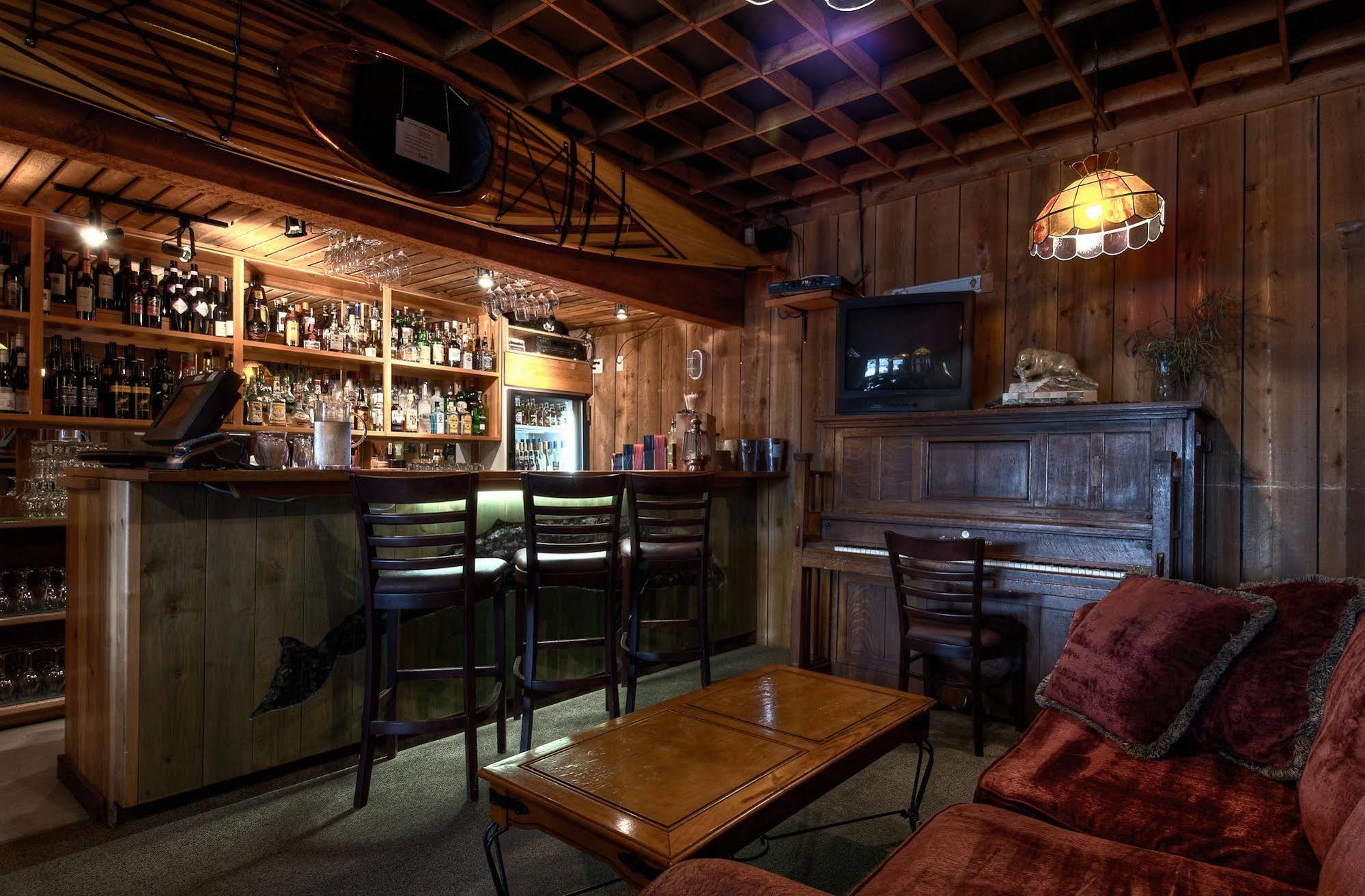 Heriot Bay Inn Экстерьер фото