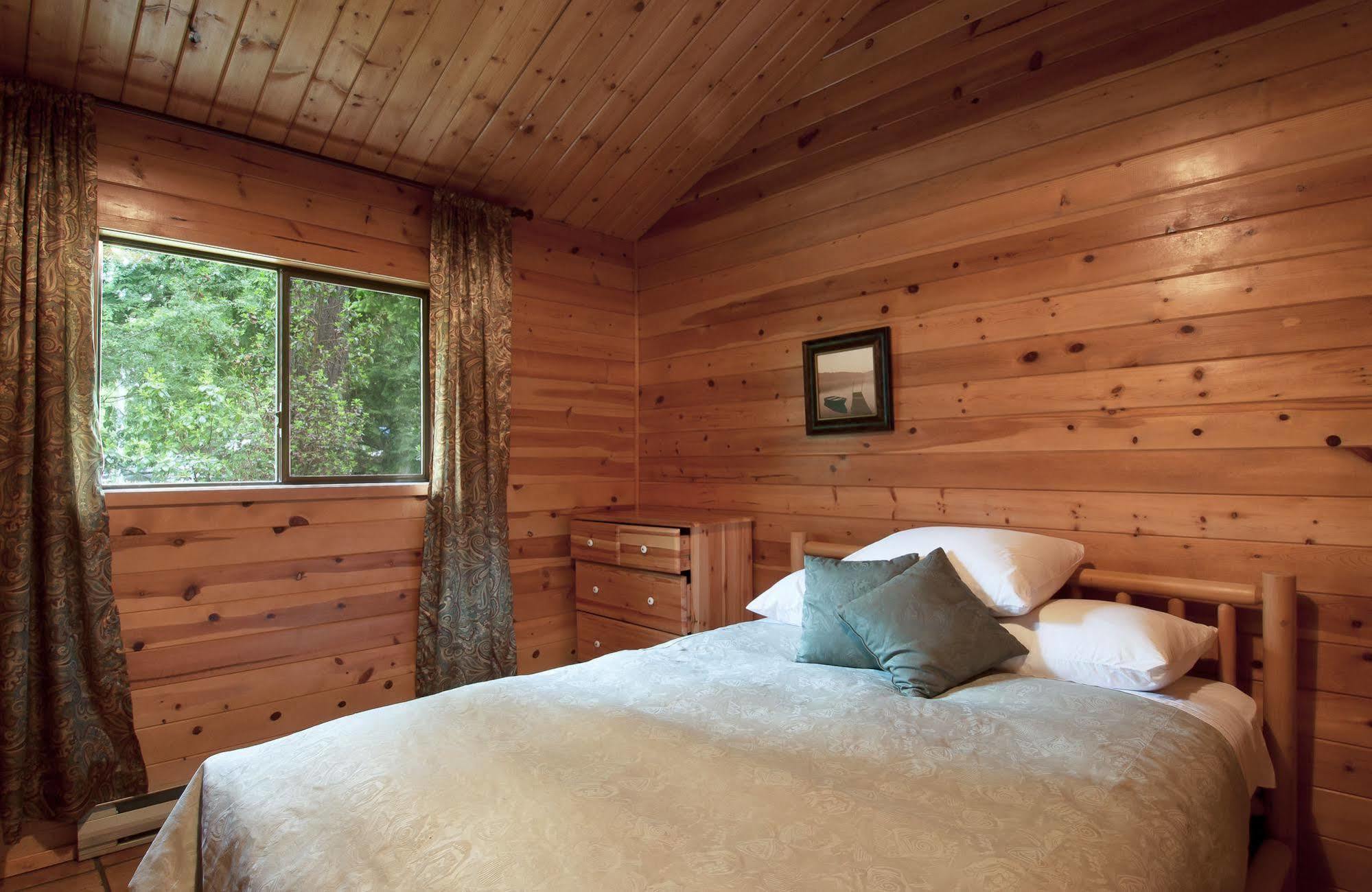 Heriot Bay Inn Экстерьер фото