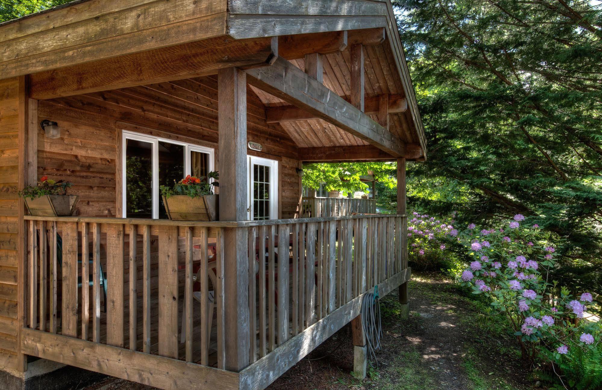 Heriot Bay Inn Экстерьер фото