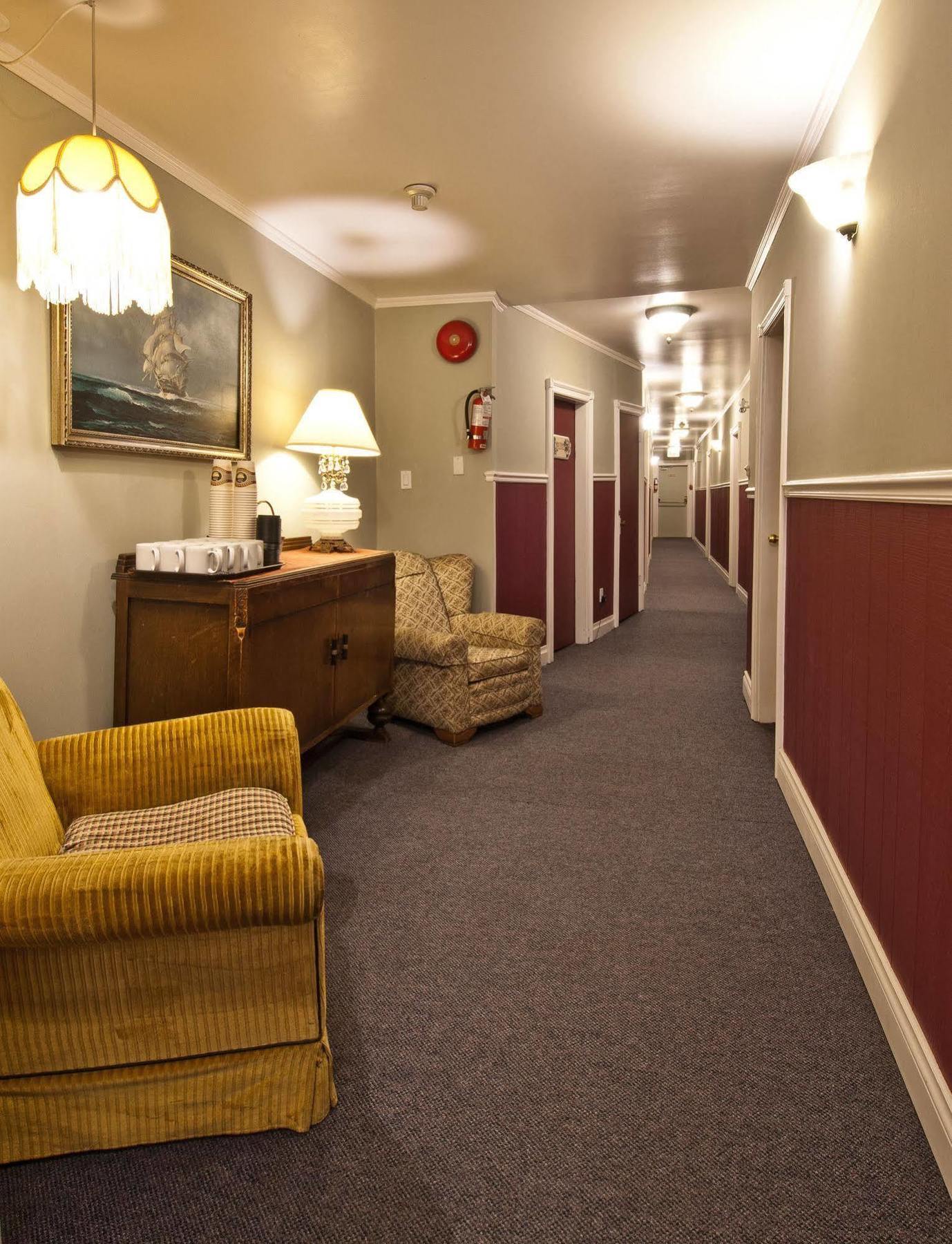 Heriot Bay Inn Экстерьер фото